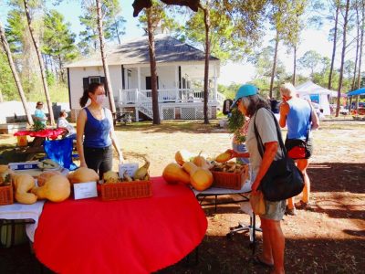Country Farmer's Market at Crooked River Lighthouse Park