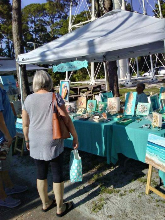 Gallery 1 - Country Farmer's Market at Crooked River Lighthouse Park