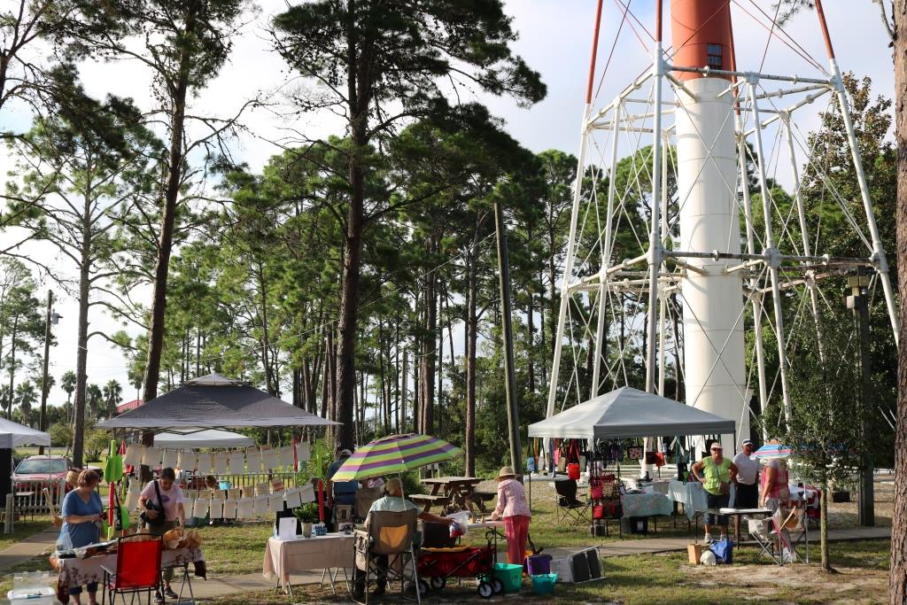 Gallery 2 - Country Farmer's Market at Crooked River Lighthouse Park